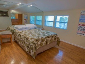 Guest BEDROOM Wood Floors/Master bath attached/No carpet