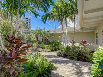 St. Armand's Canal-front Pool Home ~ freshly remodeled and steps to the beach! #7