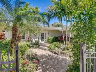 St. Armand's Canal-front Pool Home ~ freshly remodeled and steps to the beach! #4