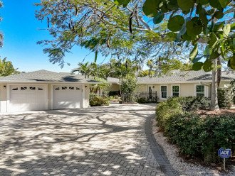 St. Armand's Canal-front Pool Home ~ freshly remodeled and steps to the beach! #2