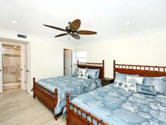 Ocean front 2br/2ba Ocean View, only steps to #1 beach. Gulf Views #19