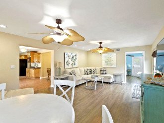 Great updated beach cottage! Just steps from the Gulf of Mexico! #7