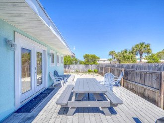 Great updated beach cottage! Just steps from the Gulf of Mexico! #26
