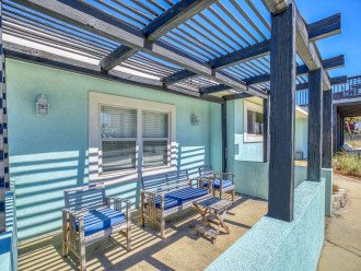 Great updated beach cottage! Just steps from the Gulf of Mexico! #23