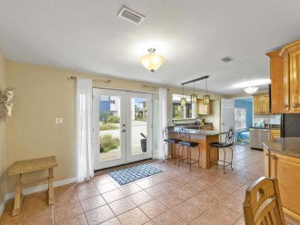 Great updated beach cottage! Just steps from the Gulf of Mexico! #4