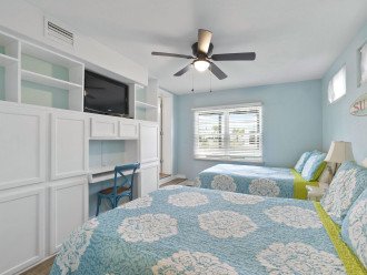 Great updated beach cottage! Just steps from the Gulf of Mexico! #19