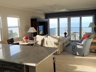 Living Area overlooking the Gulf!