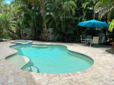 Large single family home - pool in full sun with spa, free WIFI bikes, beach