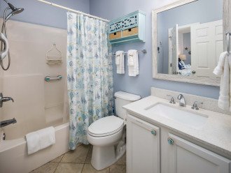 Bathroom has shower/tub combo with removeable spray showerhead.