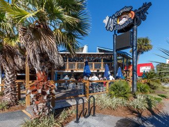 Lots of great restaurants just minutes from the Sea Shell condo.