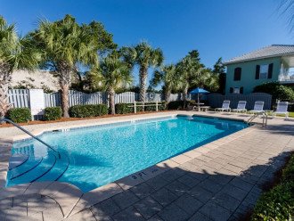 Second neighborhood pool offered in Emerald Shores!