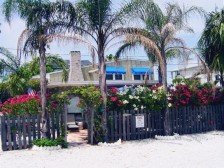 'Mi Casa,' Charming & Colorful Beach Retreat