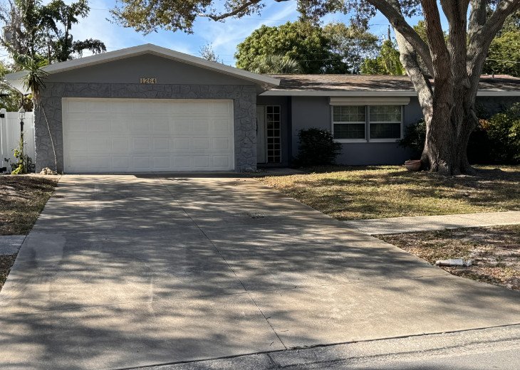 Largo Home close to Pinellas Trail and Clearwater Beach #1