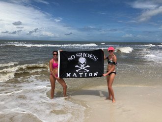 Wonderful Guests Brought Their No Shoes Nation Flag! ️Kenny Chesney Fans
