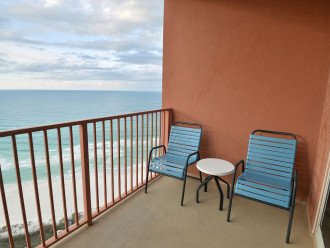 Penthouse!!! Ocean Front!!! One bedroom plus bunk beds. Walk right to the Beach #1