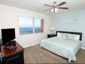 Penthouse!!! Ocean Front!!! One bedroom plus bunk beds. Walk right to the Beach #1