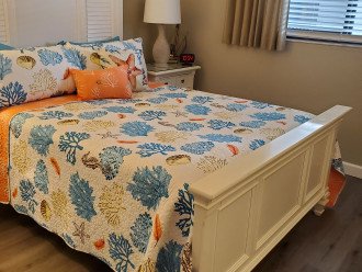 Guest bedroom, queen bed
