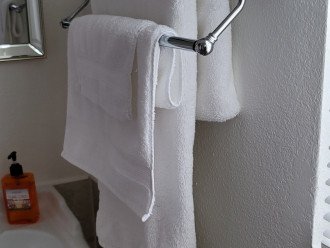 Luxury towels and linens provided