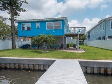 Waterfront, Pet Friendly complex with free access to Dock, Canoe, Kayaks & Bikes