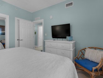 Guest bedroom w/ large closet, flat screen TV & dresser for extra storage