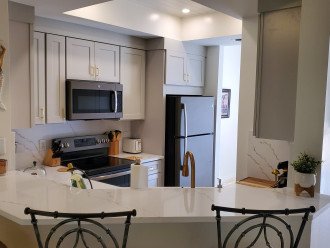 Newly Remodeled Kitchen, New Cabinets, Quartz Counter Tops and Backsplash!