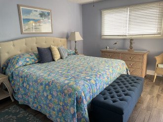 #205 - 1-bedroom condominium - large bedroom with king bed