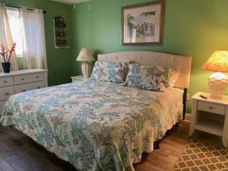 #206 - 3-bedroom condominium - Master Bedroom with king bed