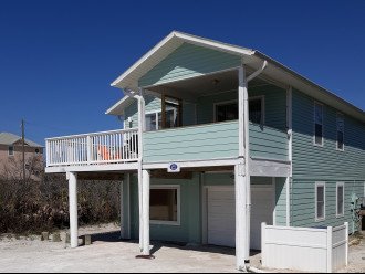 Sea Casa, 2 bedroom home, Gulf views and steps from the beach !