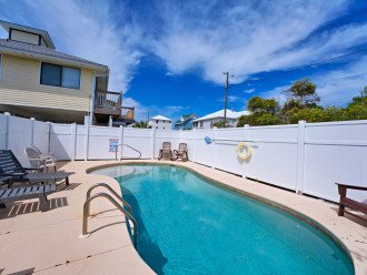An adorable two bedroom home with PRIVATE POOL, 1 Minute walk to the beach ! #6