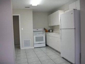 Large 1 bedroom near beach and the heart of the downtown action! #9