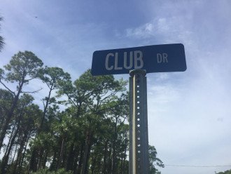 Club Drive street sign