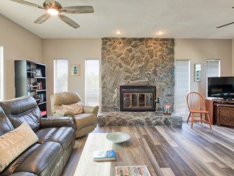 Kraked Isle Living Room Fireplace View No 1 Nov 2021 (1 of 7)_AuroraHDR2018-edit
