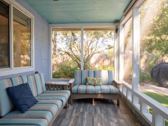 Dolphin screened porch 2022-1