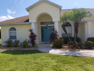 RELAXING RETREAT! MASTER SUITE + 2 BEDROOMS! LARGE POOL!! CLOSE TO BEACH #1
