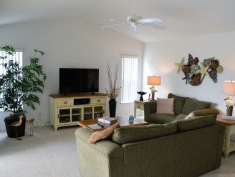 RELAXING RETREAT! MASTER SUITE + 2 BEDROOMS! LARGE POOL!! CLOSE TO BEACH #1