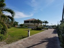 Beautiful 3BD 3BA Villa in the Exclusive Flamingo Island