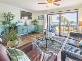 Blue Surf 17B offers sleeping for 6, 2 balconies and gorgeous gulf views.