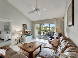2/2 Vaulted Ceiling 10 Min to beach on golf course #5