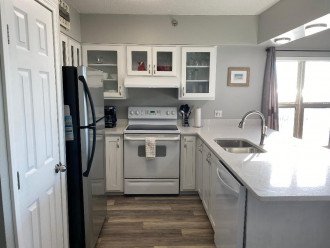 Fully equipped kitchen with new quartz countertops
