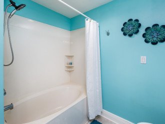 Tub/shower combo in the primary bathroom.