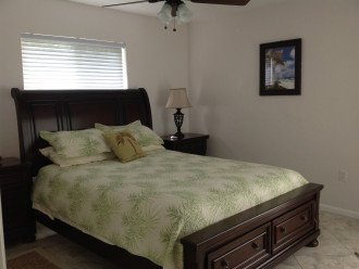 2nd Bedroom (Queen Bed)