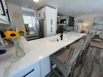 Shell House - Seconds to the beach - Clean, cozy, & spacious -PARKING GALORE #27