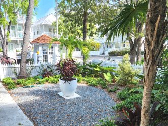 Large and private tropical yard not found in other condos, porch with chairs