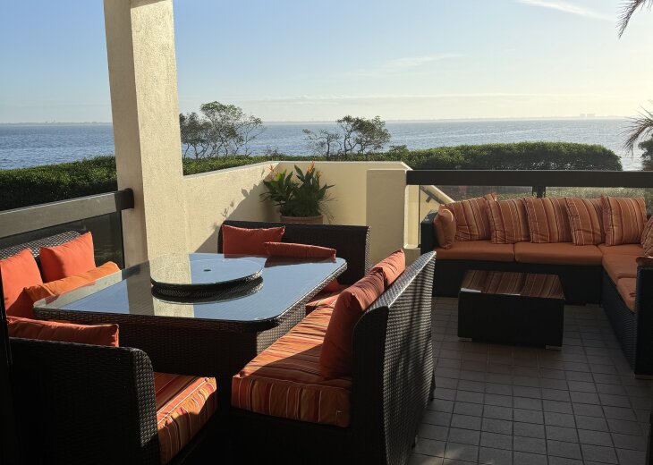 Main Lanai/Outdoor dining