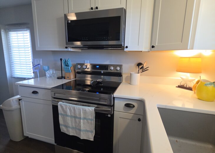 Brand New Kitchen Cabinets and Appliances