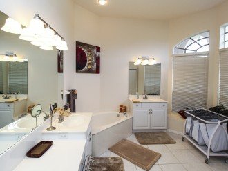Huge King master bath ensuite with deep soaking tub and tiled walk-in shower