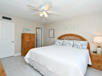 Master bedroom with king-size bed, HDTV, large bay window overlooking beach and Gulf, walk-in closet