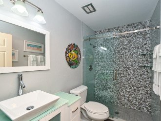 The 2nd full bath has also been completely renovated in an exquisite modern style.