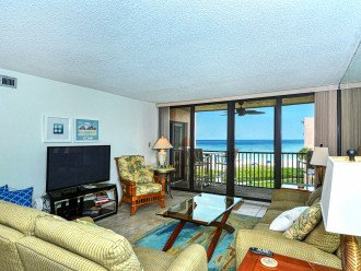 Large open area flows from Kitchen to Livingroom to Lanai - large HDTV, amazing view of the Beach and Gulf