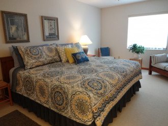 GUEST BEDROOM WITH KING SIZE BED